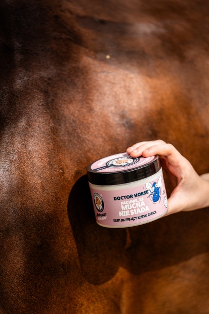 DOCTOR HORSE Pachnie że mucha nie siada krem chroniący przed owadami dla konia - 450 ml 