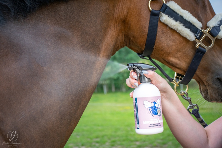DOCTOR HORSE Pachnie że mucha nie siada mgiełka maskująca zapach konia spray - 500 ml 