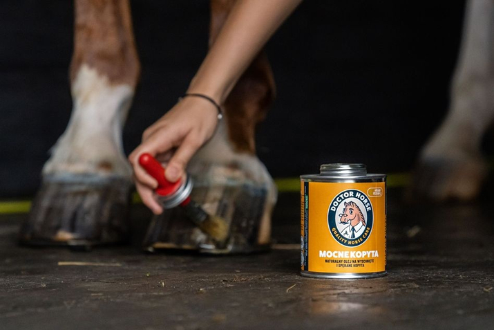 DOCTOR HORSE Mocne Kopyta Naturalny olej do kopyt - 450 ml  